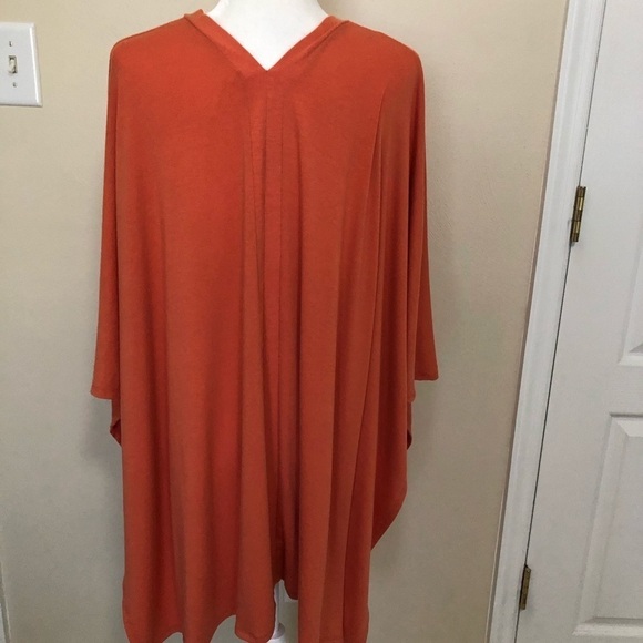 Soft and Flowy Poncho Tunic with Open Sides - Picture 5 of 8